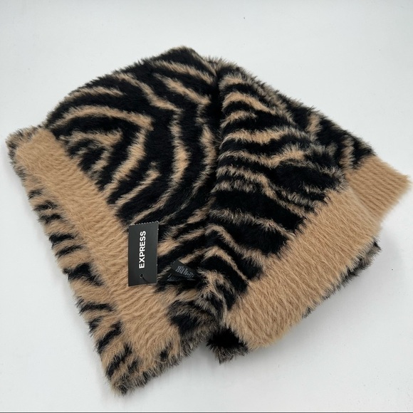 NWT Express Brown Animal Print Scarf One Size Warm Soft Cozy - Picture 1 of 5